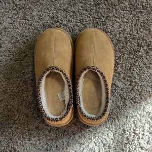 selling bear paw boots!!